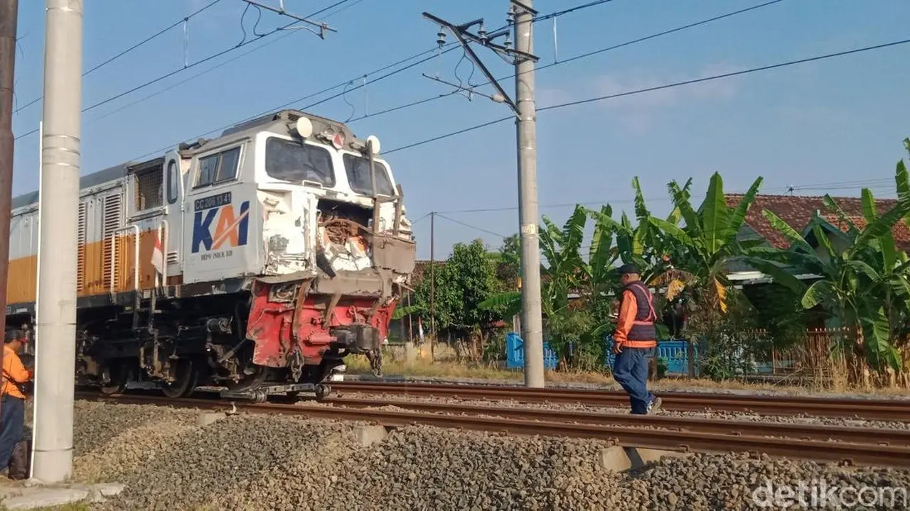 Truk Pasir vs KA Malabar di Klaten: 14 Kereta Api Terlambat, PT KAI Minta Maaf
