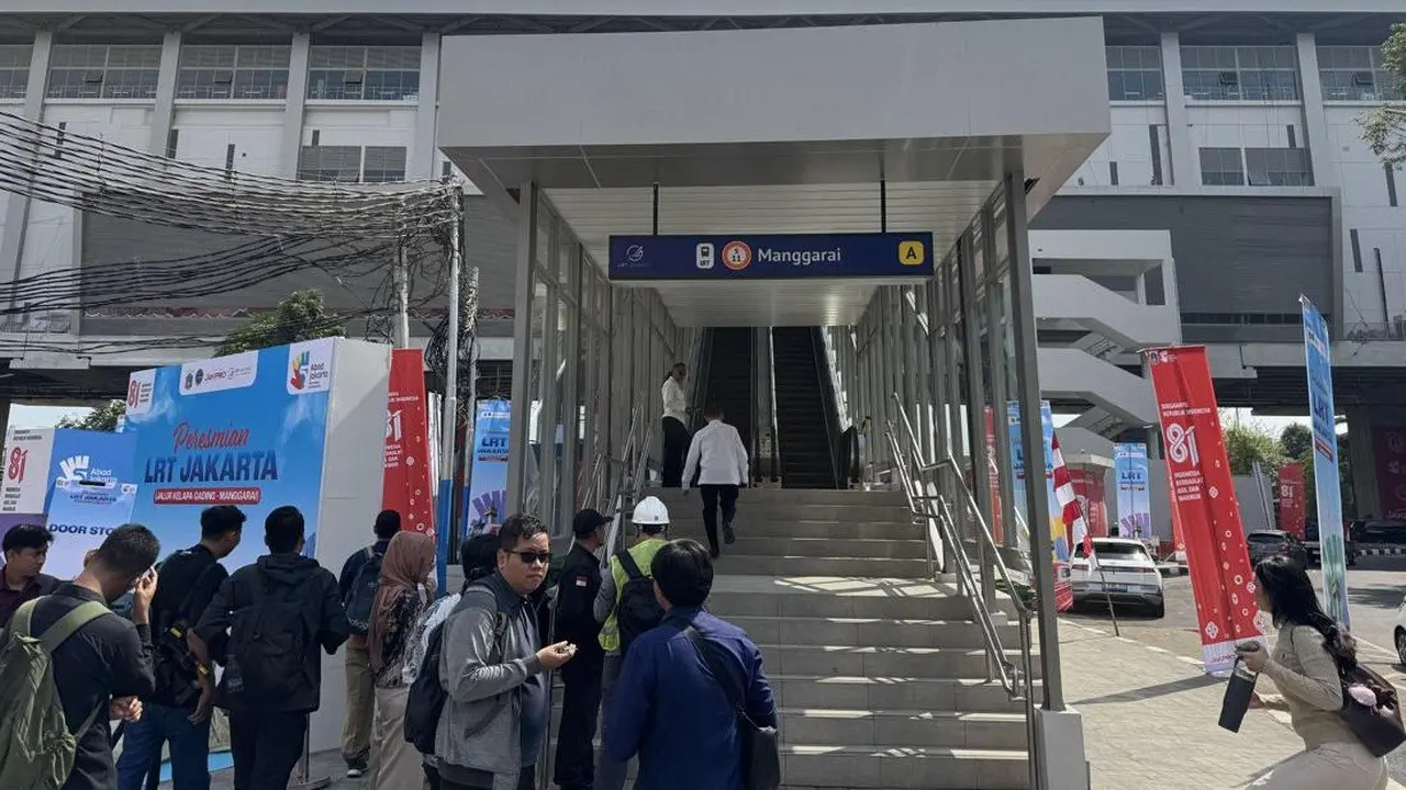 Warga Antusias Sambut LRT Velodrome-Manggarai, Ingin Jelajahi Jakarta dan Buat Konten