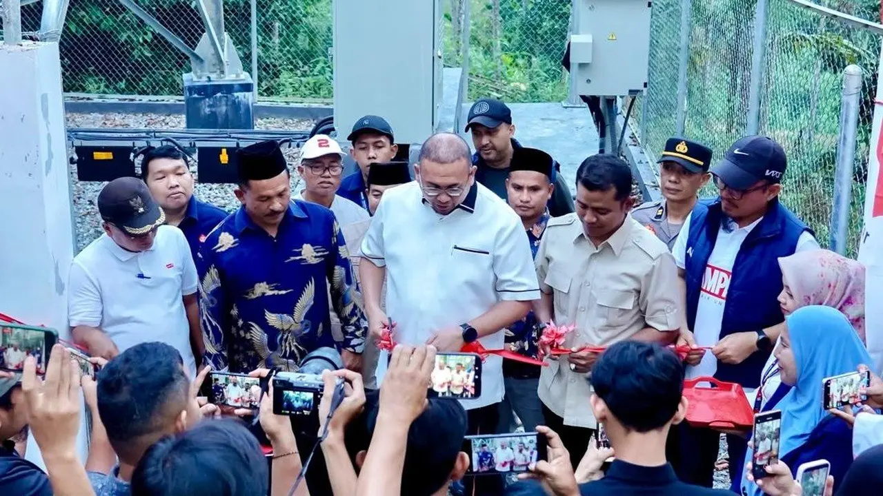 Warga Talaok Akhiri Perjuangan Cari Sinyal dengan Peresmian BTS Telkomsel
