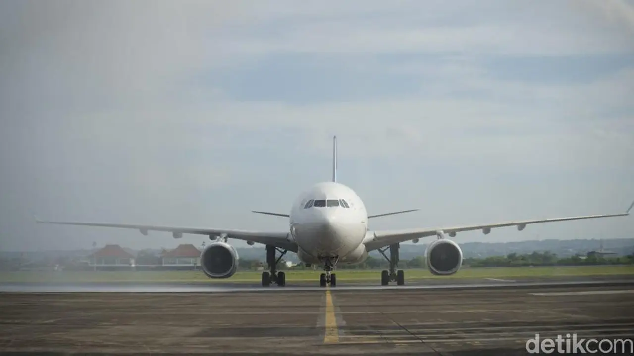 Abu Anak Krakatau Lumpuhkan 8 Bandara, 1.558 Penerbangan Batal