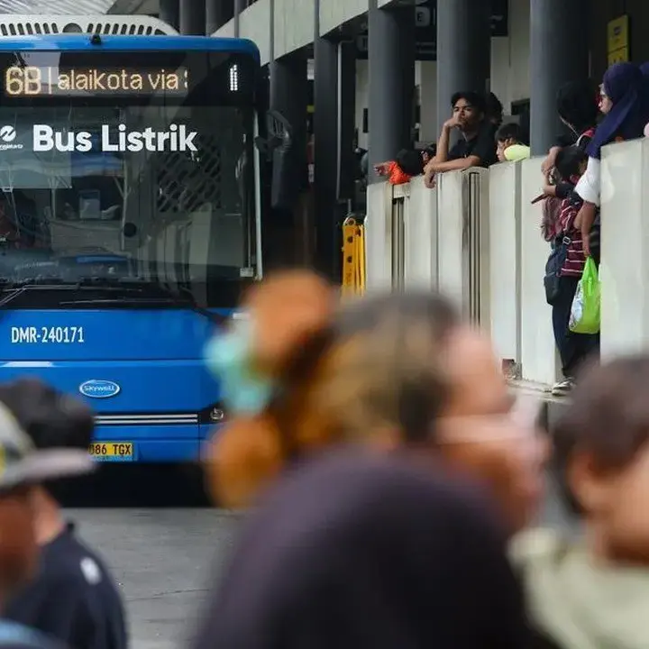 Abu Gunung Krakatau Meluas, Transjakarta Nonaktifkan Lift dan Eskalator Halte
