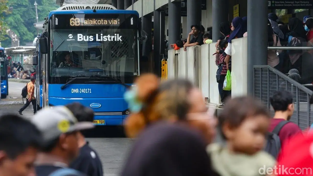 Abu Gunung Krakatau Meluas, Transjakarta Nonaktifkan Lift dan Eskalator Halte