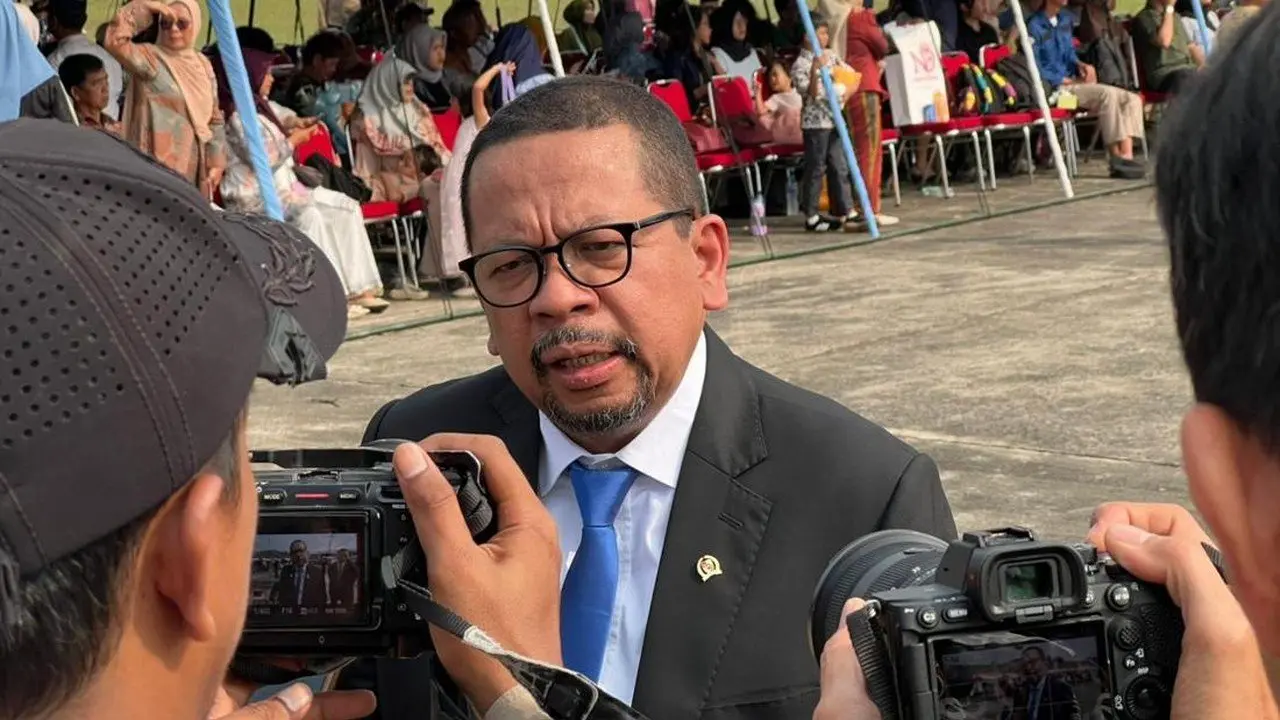 Abu Krakatau Meluas ke Lima Provinsi, PJJ Jadi Opsi Pendidikan di Jakarta?
