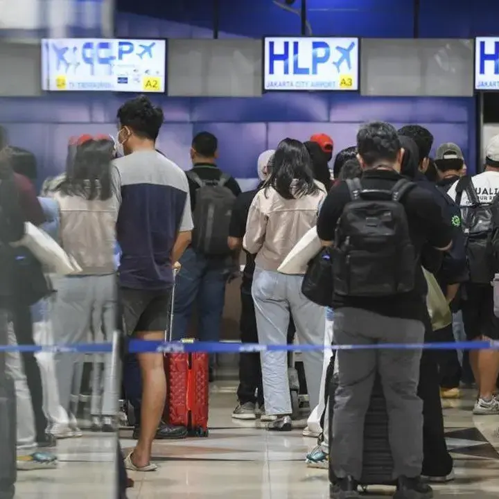 Abu Krakatau Paksa Bandara Halim Tutup Hingga Tengah Malam