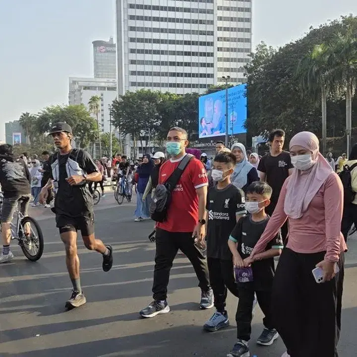 Abu Vulkanik Anak Krakatau Capai Bundaran HI, Warga CFD Diimbau Pakai Masker