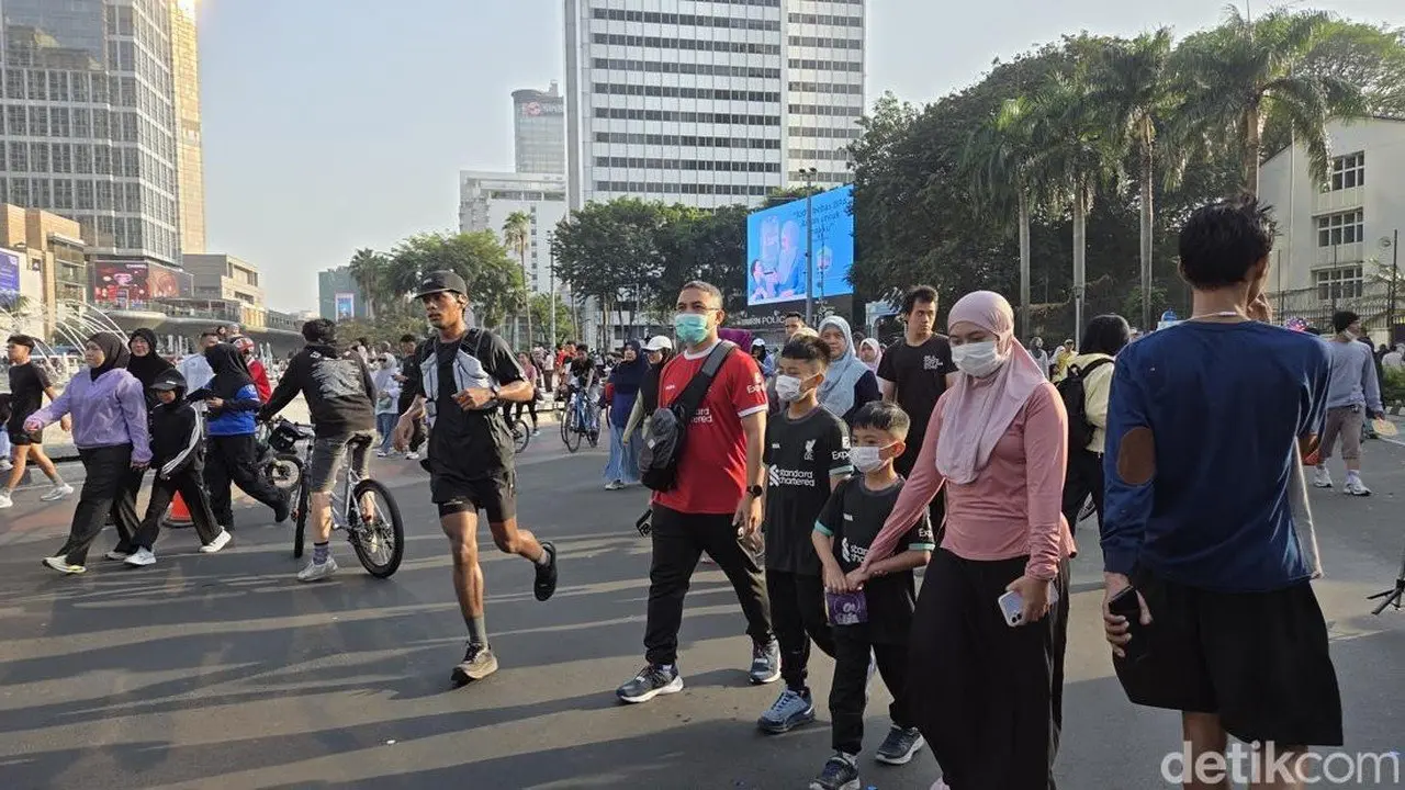 Abu Vulkanik Anak Krakatau Capai Bundaran HI, Warga CFD Diimbau Pakai Masker