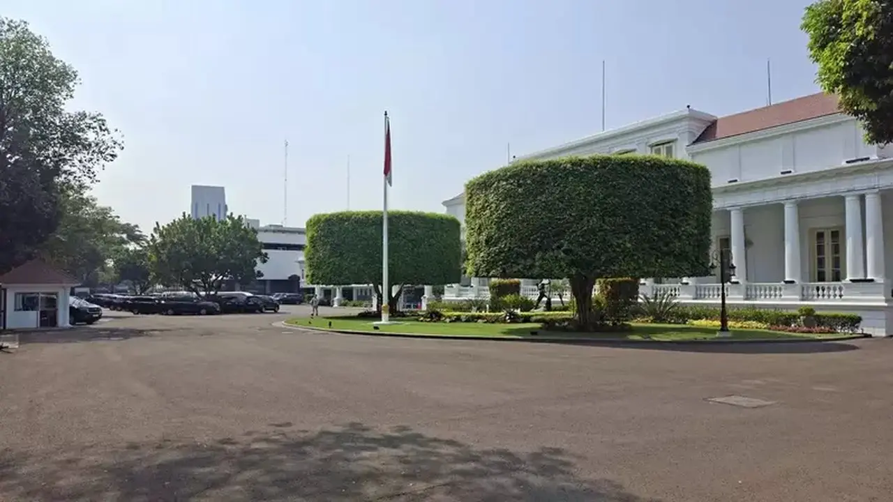 Abu Vulkanik Anak Krakatau Capai Istana Negara, Presiden Imbau Warga Pakai Masker
