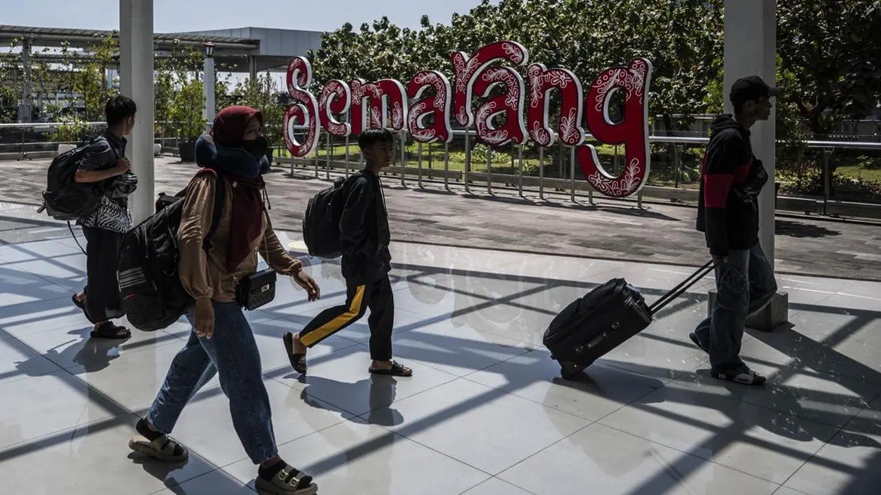 Abu Vulkanik Anak Krakatau Ganggu Penerbangan di Semarang, 11 Pesawat Batal Terbang