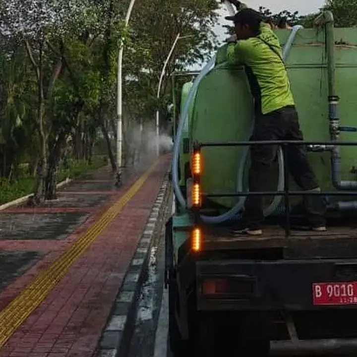 Abu Vulkanik Anak Krakatau Melanda Jakarta, Pemprov Semprot Jalan dan Terapkan PJJ