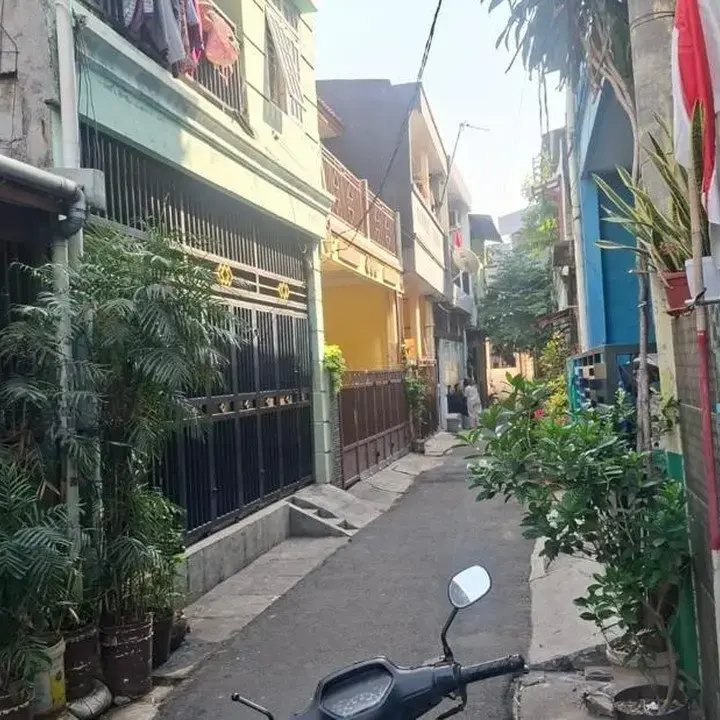 Abu Vulkanik Anak Krakatau Mengejutkan Warga Cengkareng, Debu Menyelimuti Rumah dan Kendaraan