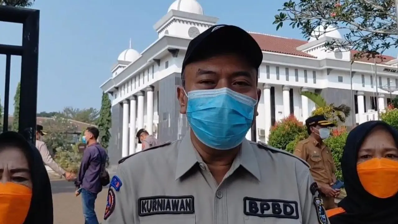 Abu Vulkanik Anak Krakatau Menipis di Pandeglang, Satu Rumah Rusak Ringan