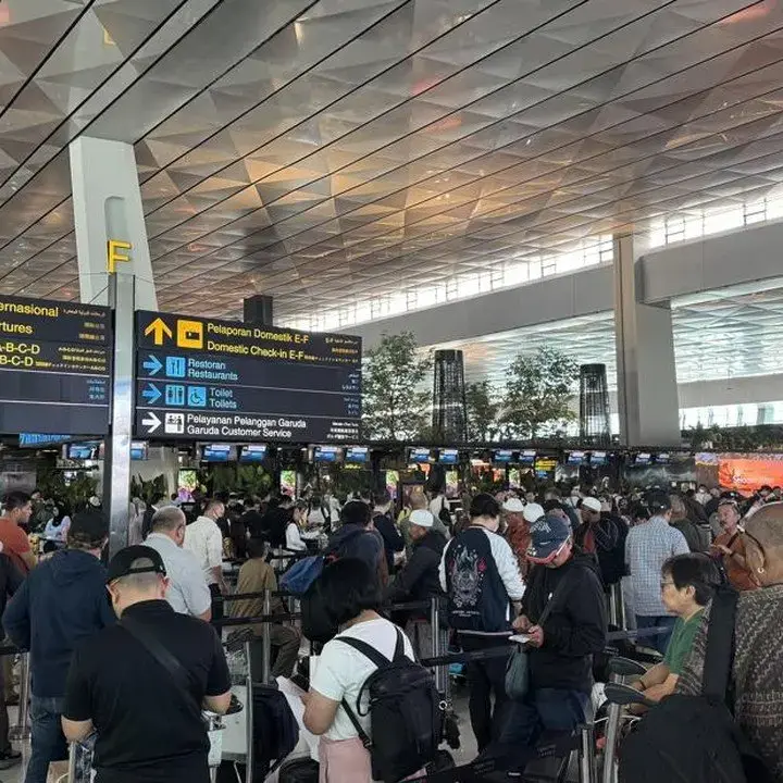 Abu Vulkanik Anak Krakatau Paksa Bandara Soetta Tutup Lebih Lama