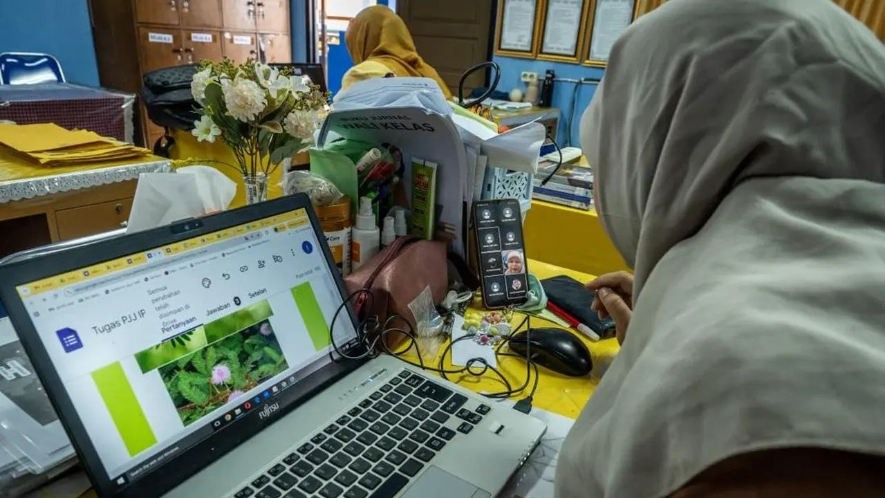 Abu Vulkanik Anak Krakatau, Sekolah di Jakarta Beralih ke PJJ
