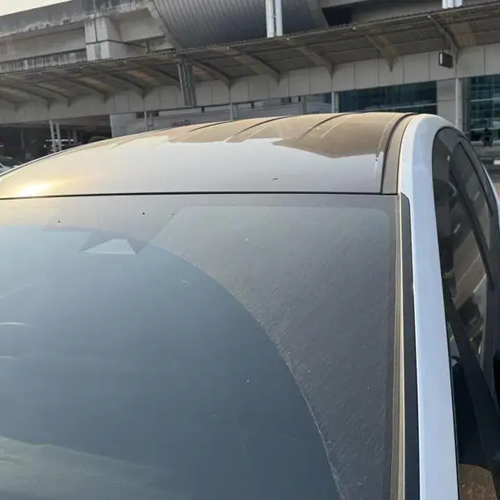 Abu Vulkanik Anak Krakatau Selimuti Mobil di Parkiran Bandara Soetta