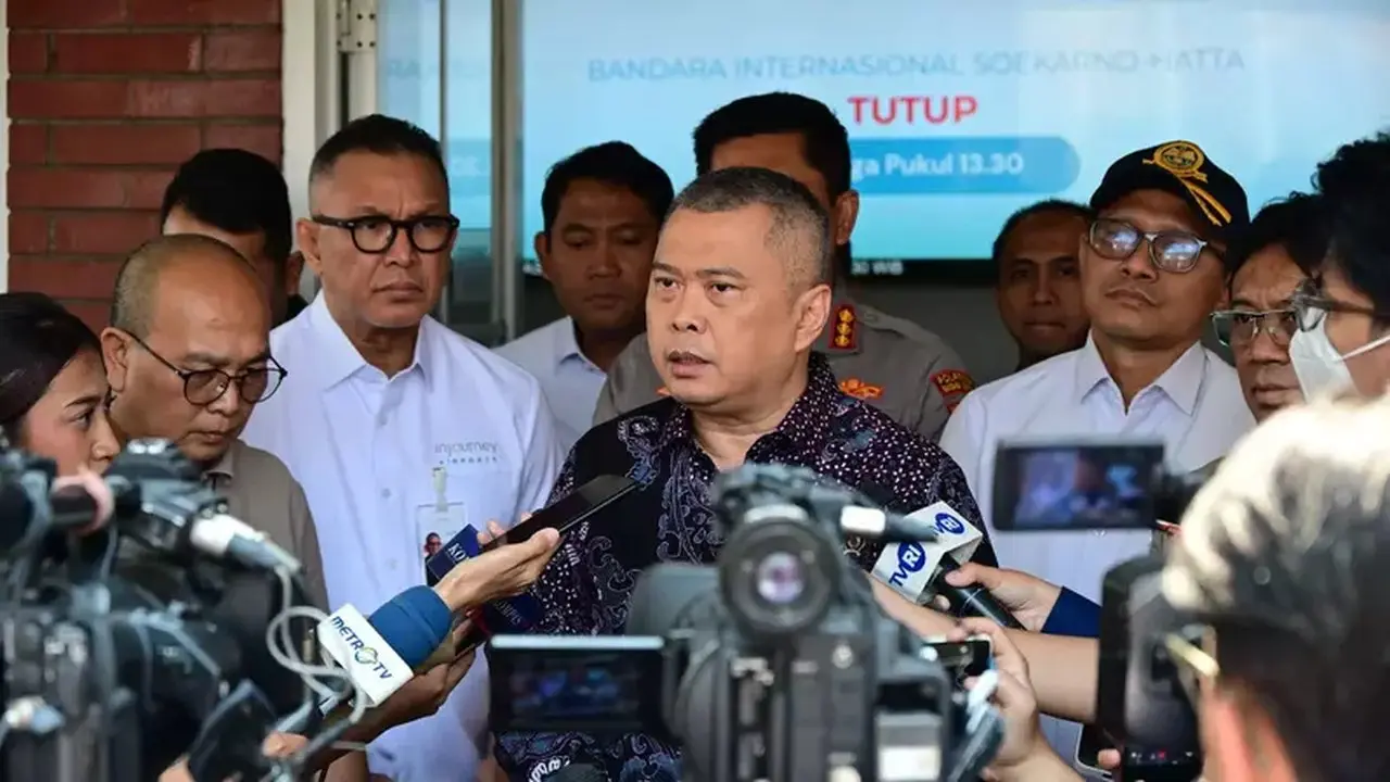 Abu Vulkanik Anak Krakatau Tutup 8 Bandara, 150 Ribu Penumpang Terdampak