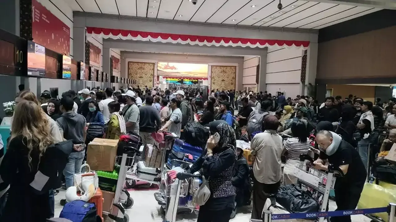 Abu Vulkanik Anak Krakatau Tutup Bandara Soekarno-Hatta, 209 Penerbangan Batal