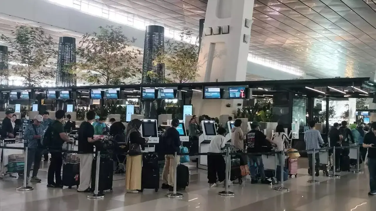 Abu Vulkanik Anak Krakatau Tutup Bandara Soekarno-Hatta, 33 Penerbangan Terdampak