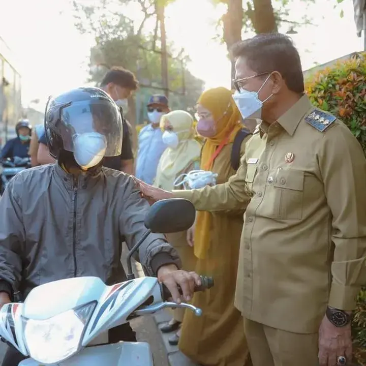 Abu Vulkanik Gunung Anak Krakatau, Pemkot Tangerang Bagikan Masker