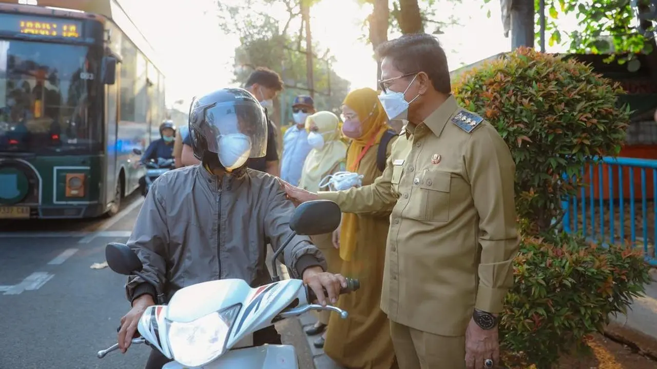Abu Vulkanik Gunung Anak Krakatau, Pemkot Tangerang Bagikan Masker