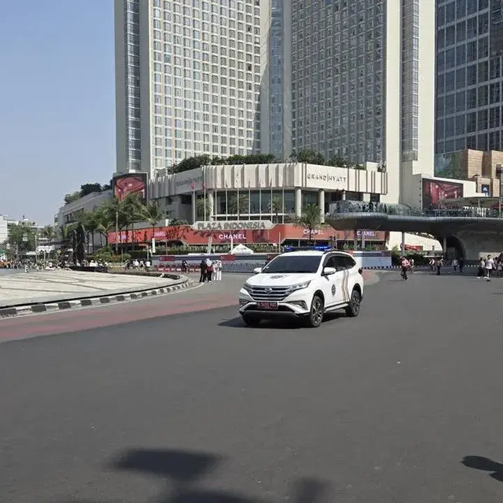 Abu Vulkanik Krakatau Paksa CFD Jakarta Berakhir Lebih Awal