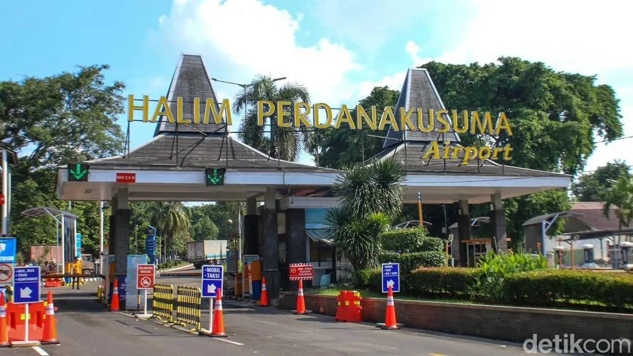Abu Vulkanik Krakatau Perpanjang Penutupan Bandara Halim Hingga Sore
