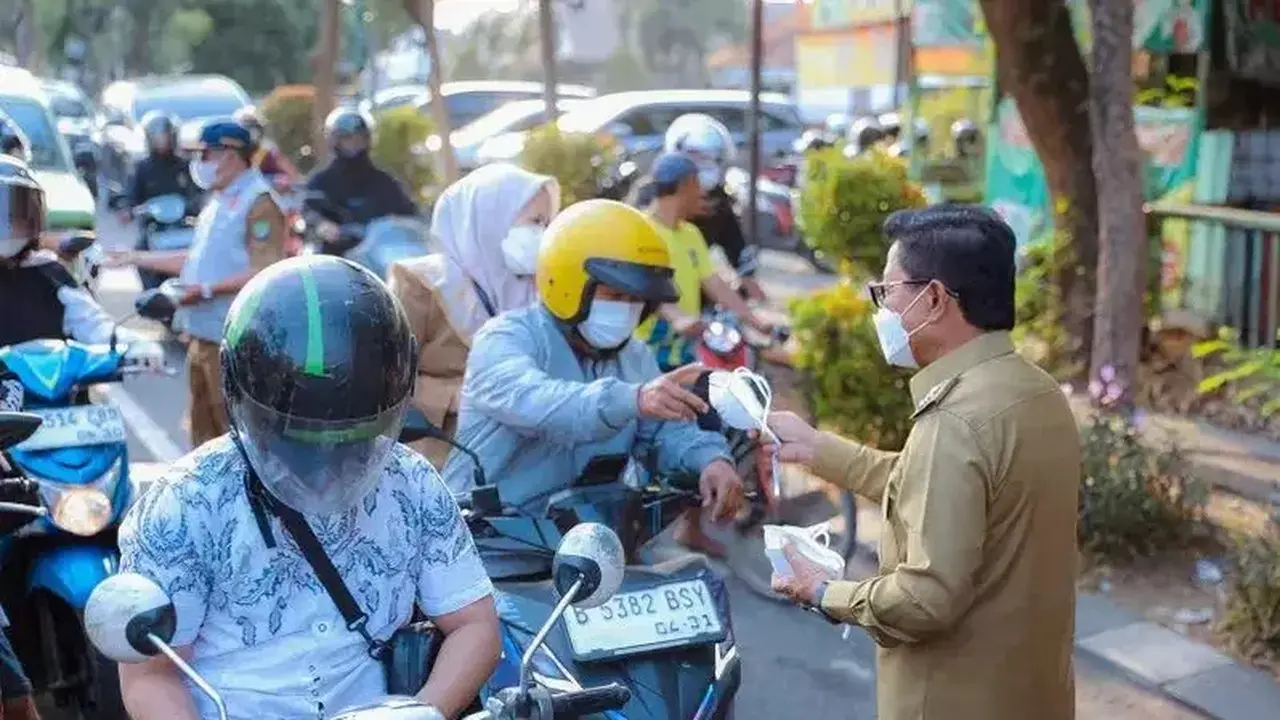 Abu Vulkanik Mengancam Jabodetabek, Pemkot Tangerang Imbau Warga Pakai Masker