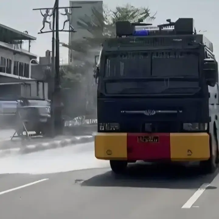 Atasi Abu Vulkanik Anak Krakatau, Bogor Semprot Jalan Utama