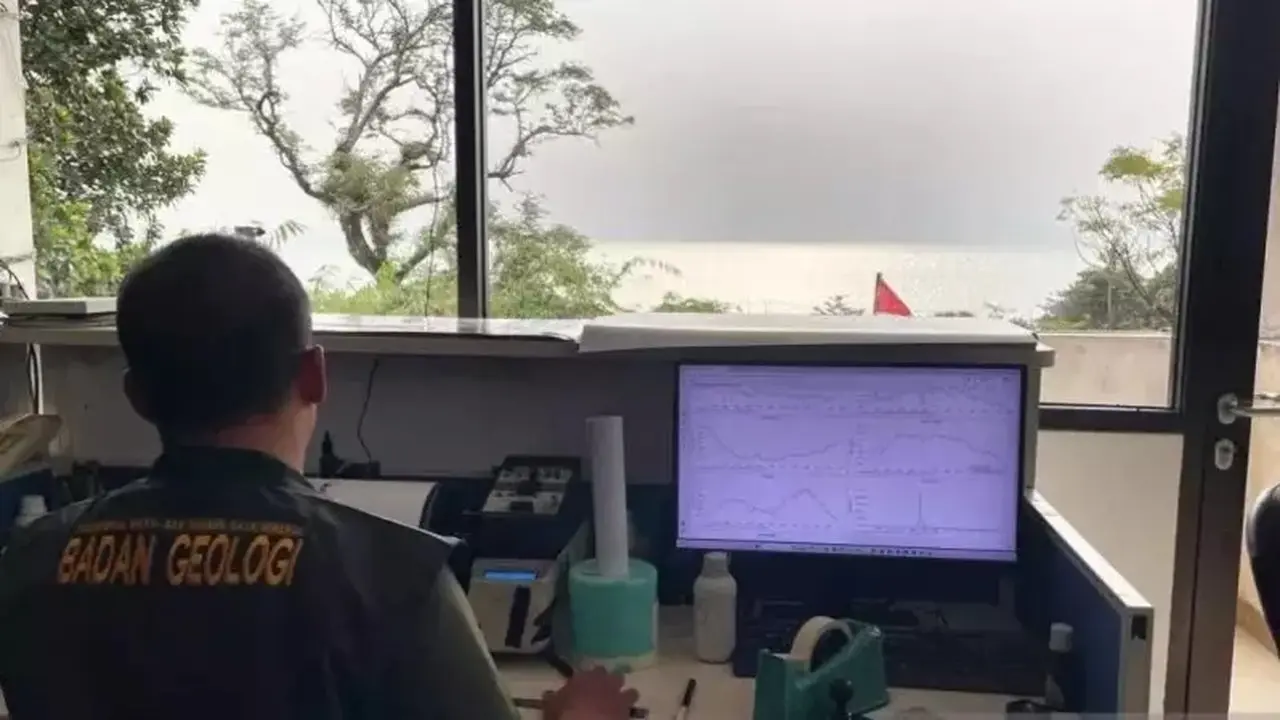 Bahaya Abu Vulkanik Gunung Anak Krakatau: Partikel Kaca Picu Gangguan Pernapasan