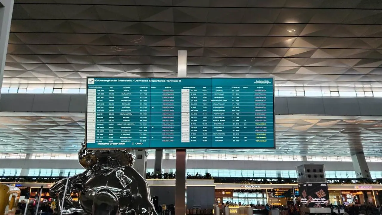 Bandara Soekarno-Hatta Diperpanjang Tutup Akibat Abu Vulkanik Anak Krakatau