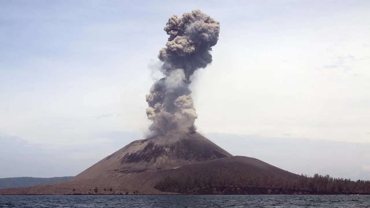 Erupsi Anak Krakatau: BMKG Pastikan Belum Ada Ancaman Tsunami di Selat Sunda