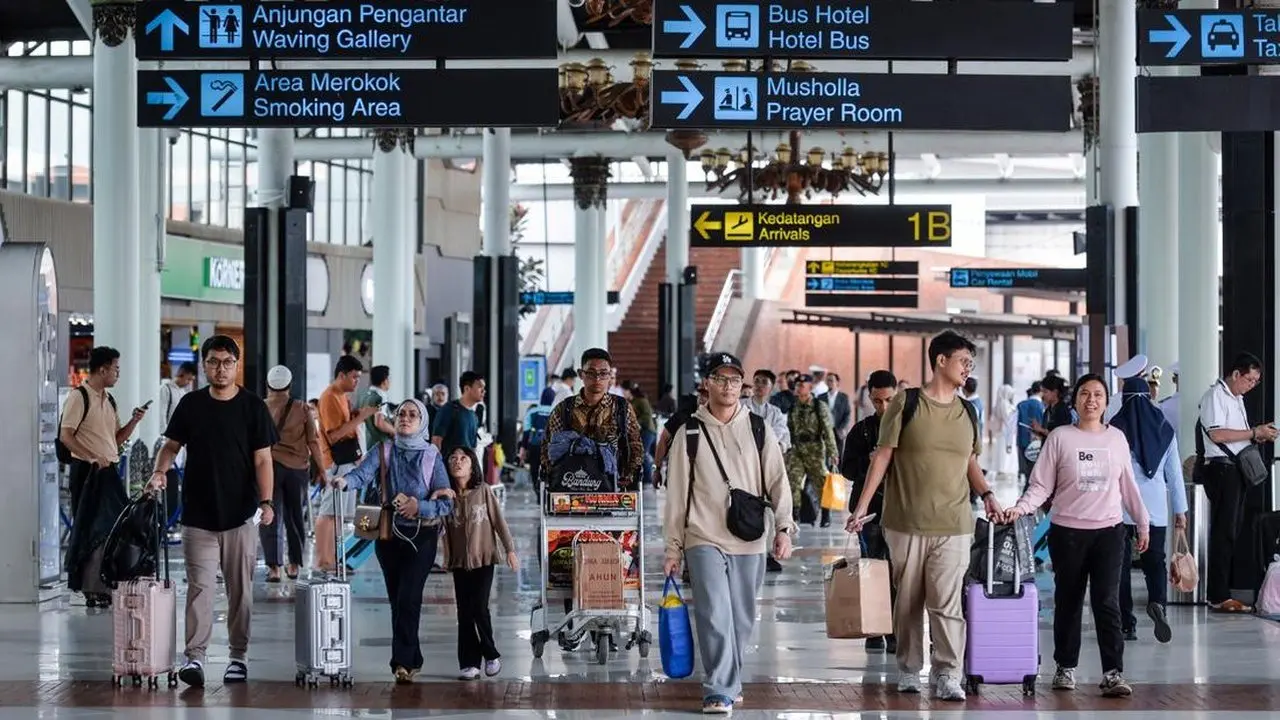 Erupsi Anak Krakatau Ganggu 33 Penerbangan di Bandara Soetta