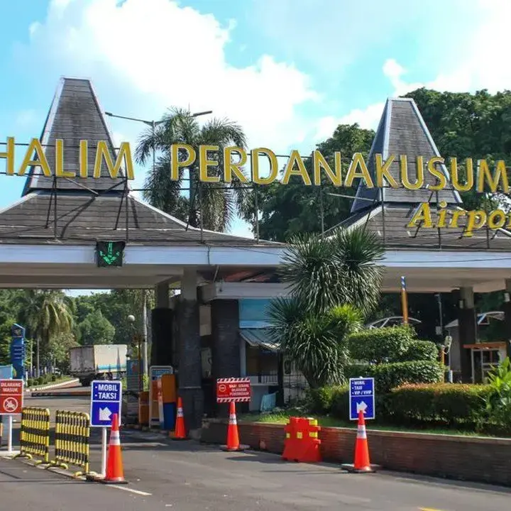 Erupsi Anak Krakatau Sebabkan 31 Penerbangan di Halim Batal Beroperasi