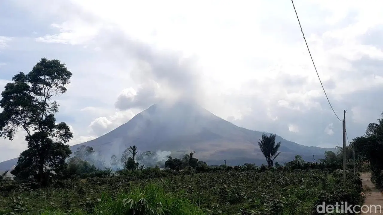 Fenomena Gunung Api Erupsi Bersamaan di RI, Badan Geologi Beri Penjelasan