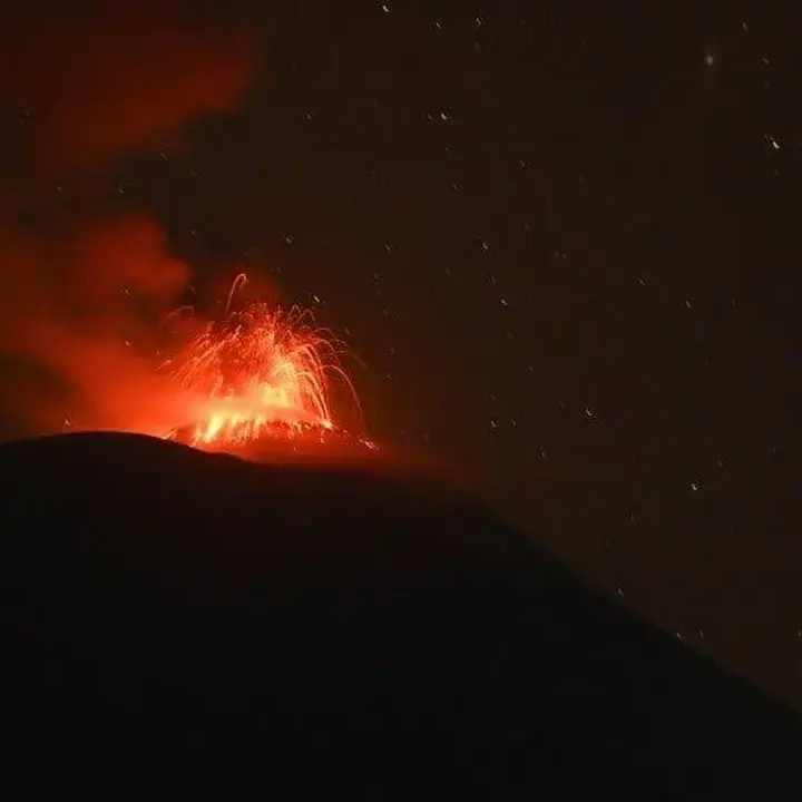 Ili Lewotolok Erupsi, Kolom Abu Vulkanik Capai 500 Meter