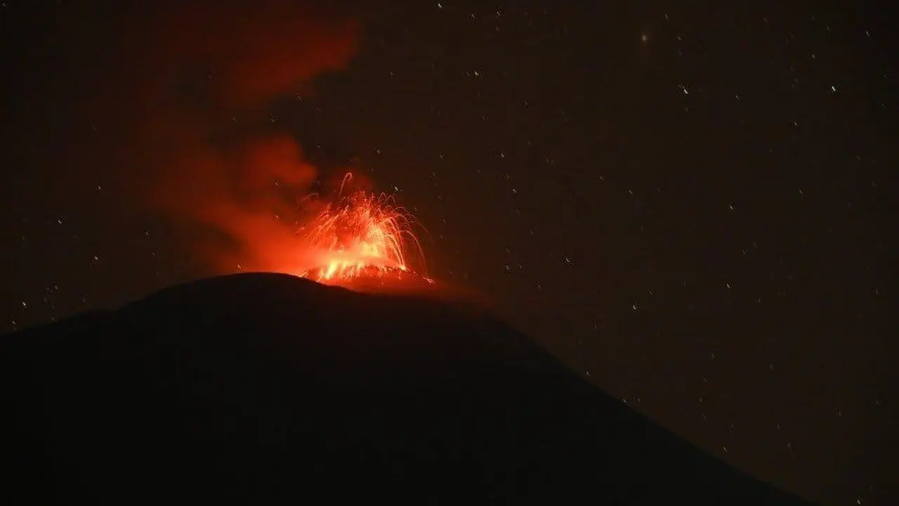 Ili Lewotolok Erupsi, Kolom Abu Vulkanik Capai 500 Meter
