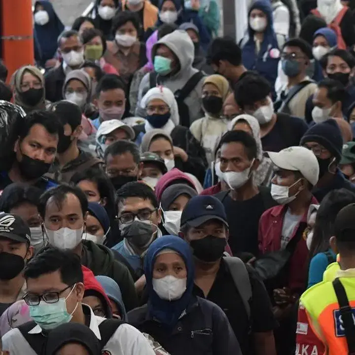Imbauan Masker KRL Akibat Abu Vulkanik Anak Krakatau