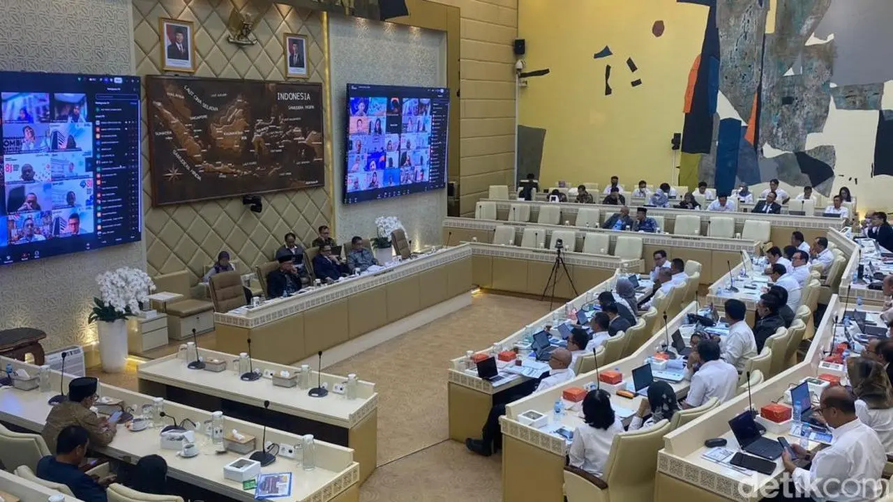 Ketua Ombudsman Absen Rapat DPR Akibat Dampak Erupsi Anak Krakatau