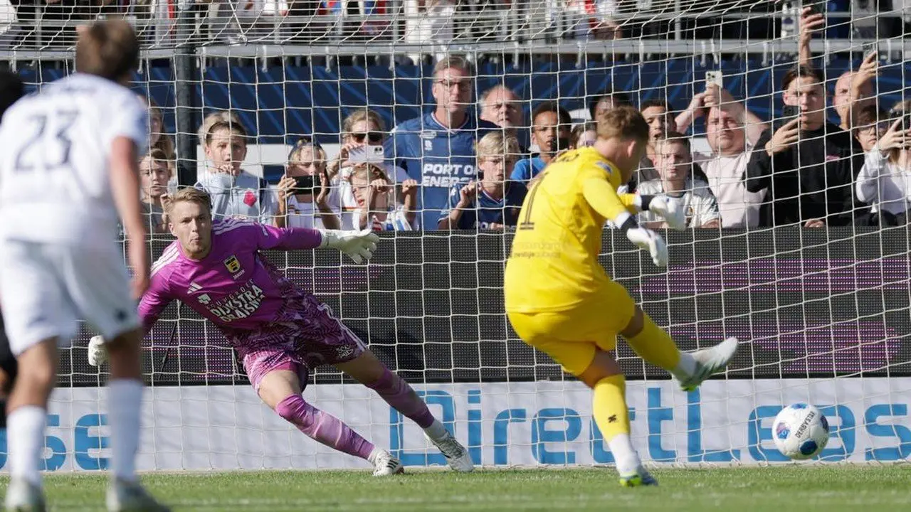 Kiper Telstar Ronald Koeman Jr Cetak Sejarah dengan Dua Gol Penalti di Eredivisie