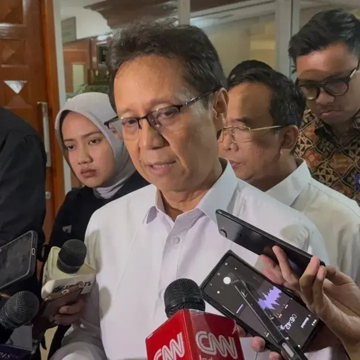 Waspada Abu Anak Krakatau: Menkes Ingatkan Dampak ke Pernapasan, Mata, dan Kulit